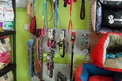 Peluqueria-Canina-Peludos-Collares-2